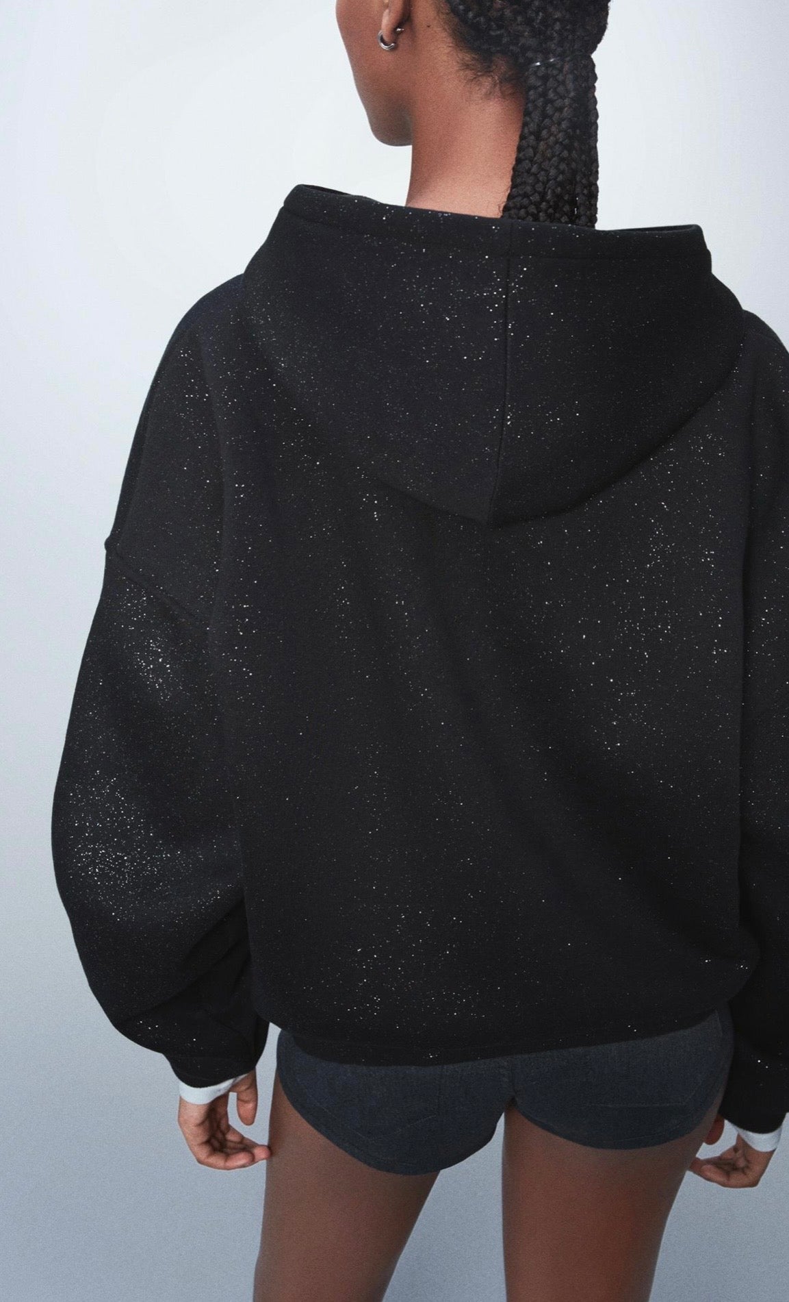 Sweat à Capuche Noir à Paillettes – Style Chic & Confort Inégalé